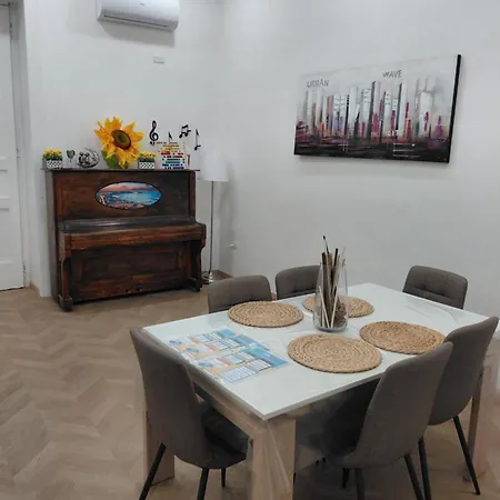 La Maison De L'italie